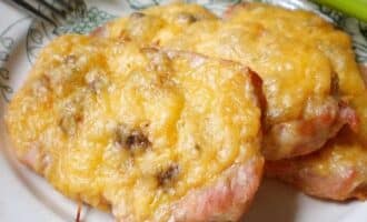 Мясо под сыром в духовке без лука