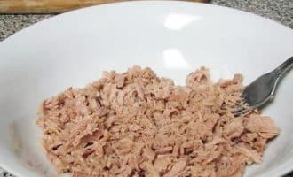 салат с крабовыми палочками и рыбой