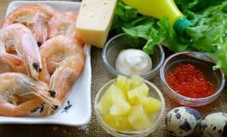 Салат с креветками и ананасом "Королевский"