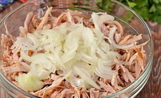 салат с копчёной курицей и кукурузой
