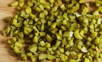 Салат с печенью и маринованными огурцами рецепт