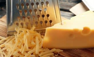 салат с ананасами и креветками