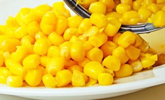 салат с крабовыми палочками и рыбой