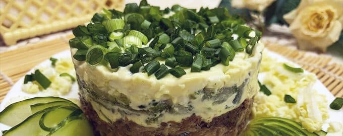 слоёный салат с рыбными консервами рецепт