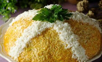 салат с селёдкой слоёный