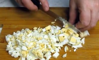 салат с фасолью и солёными огурцами