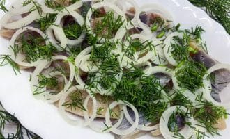 селедка с зелёным горошком