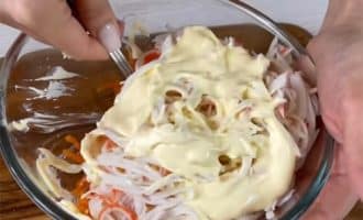 салат с корейской морковью и крабовыми палочками