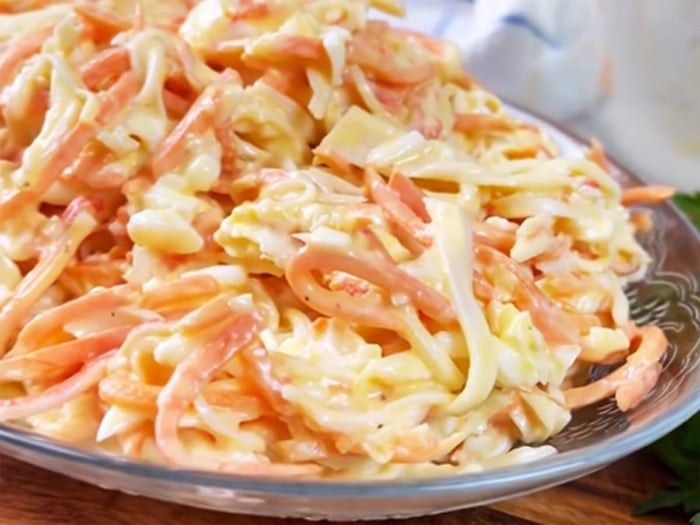 салат с корейской морковью и крабовыми палочками