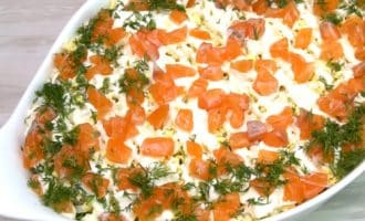 салат с красной рыбой слоёный
