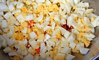 яйца вкрутую кубиком