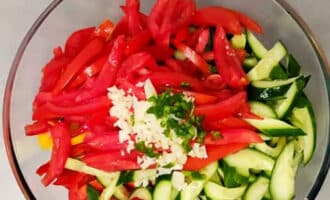 Салат с хрустящими жареными баклажанами