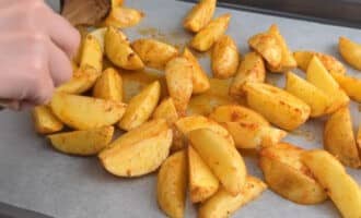 Куриные бёдра с сыром и ананасом. Праздничное жаркое