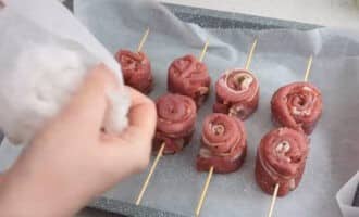 рулеты из свинины с беконом рецепт