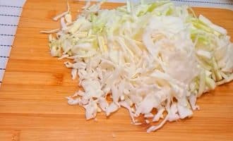 Ленивые пирожки с капустой на сковороде
