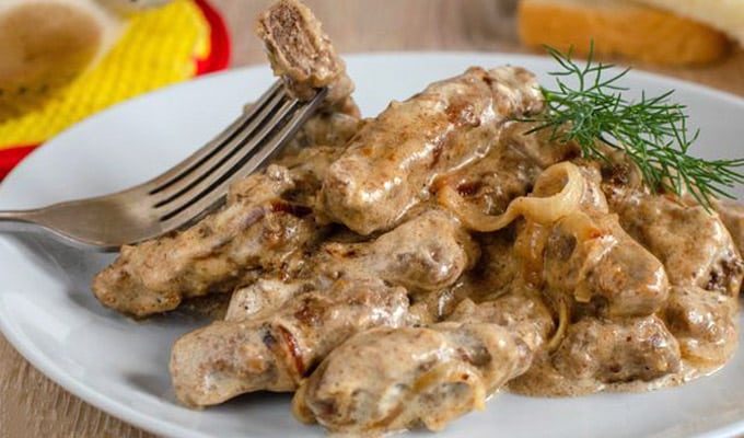 печень говяжья по-строгановски